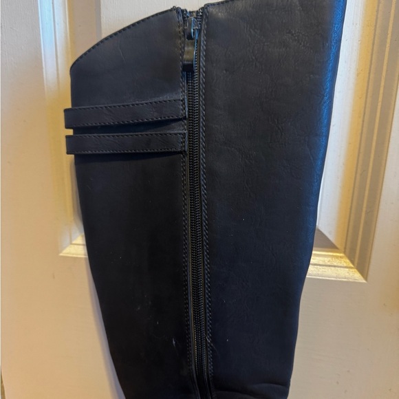 Very Volatile Black Knee High Women’s Boots Faix Leather Side Zipper Sz 7.5 - Picture 4 of 14
